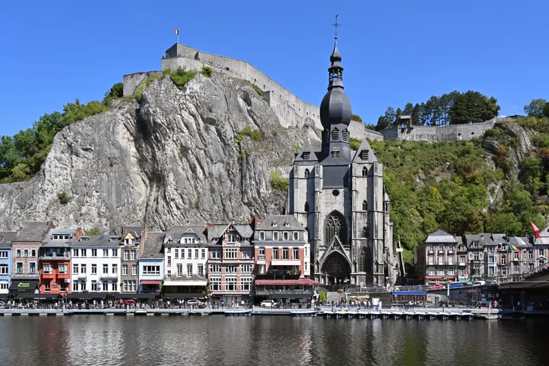 Dinant, la collégiale et la citadelle sur la Meuse